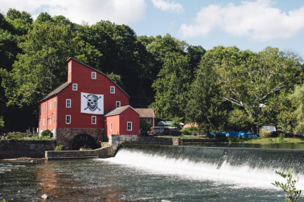 Who Will Rescue this New York Manor Worthy of a Tim Burton Movie?